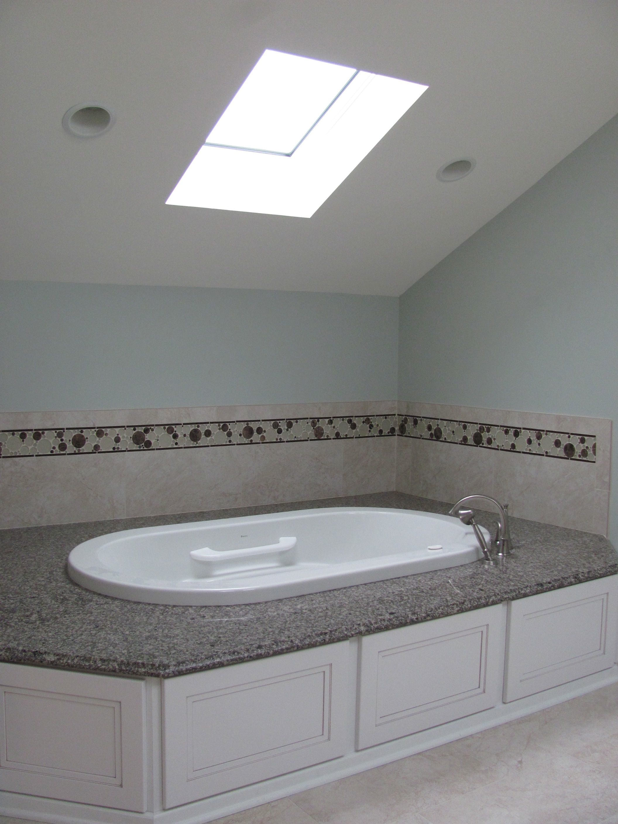 Soaking tub with easy access. Perfect for Bubbles!